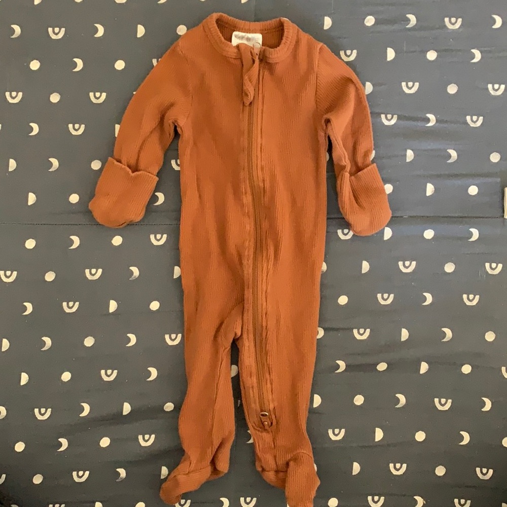 Mebie Baby
Mustard Organic Cotton Ribbed Zipper; Size 0-3m
